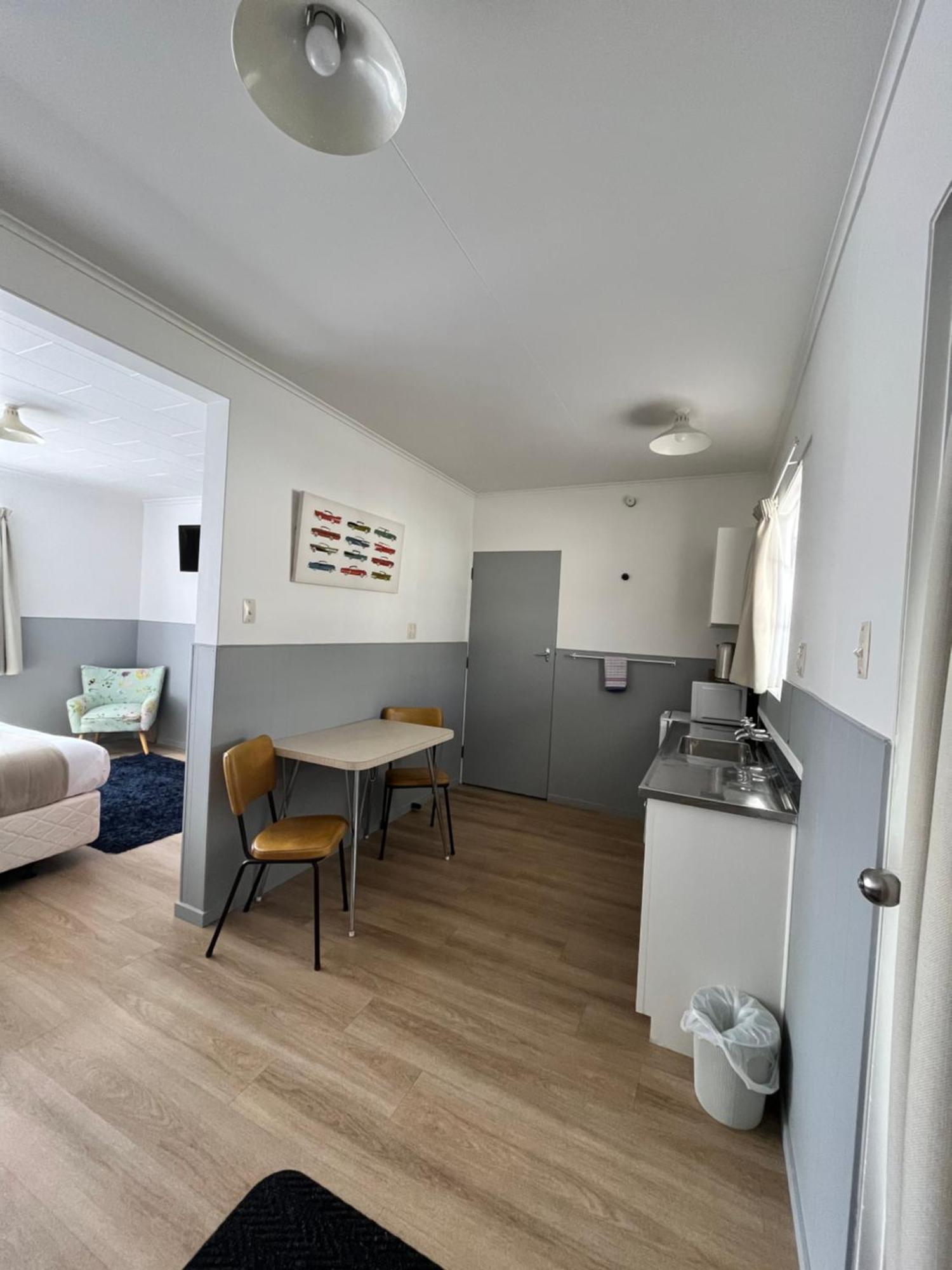 Bings Motel Μπλένχαϊμ Εξωτερικό φωτογραφία